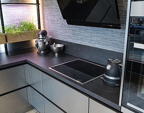 Moderne Küche mit Industriecharme - Inox