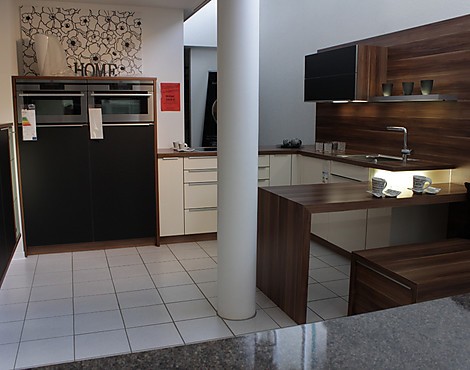 Moderne Hochglanzlackküche mit individuellen Designelementen - Remo Hochglanzlack magnolie