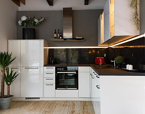 moderne, funktionale Einbauküche - LUX 555 Lack weiß Hochglanz -