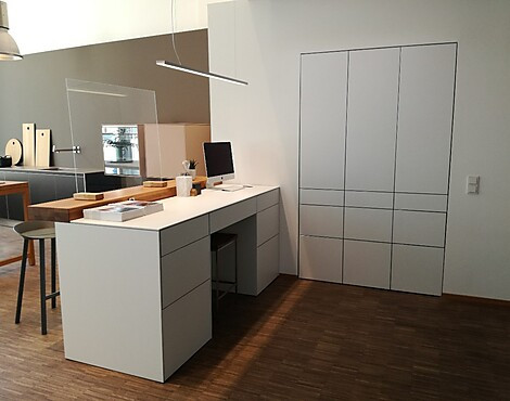 Ausstellungs-Theke / Insel mit Barplatte - b3