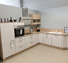 Hochglanz Küche im L-Format mit marken Einbaugeräten