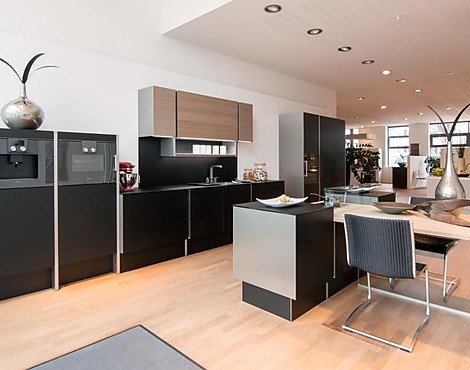 LUXUSKÜCHE P' 7350 by Porsche Design Studio in edlem Lack schwarz matt mit HighEnd Gaggenau-Geräten - P' 7350 Porsche Design