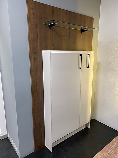 Häcker-Musterküche Küchenzeile satin matt mit Hochschränken in