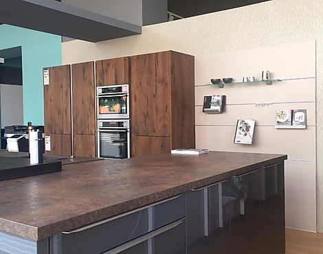 Eleganz vs. Tradition = Unvergleichliche Kombination - Maja-L & Risseiche/Venedigeiche Furniert