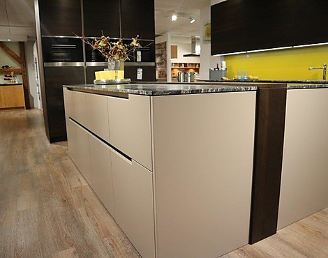 Moderne Lack-Küche mit Dark Oak - EWE-Intuo