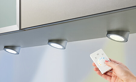 Strahler unter Küchenhängeschrank mit smarter Fernbedienung