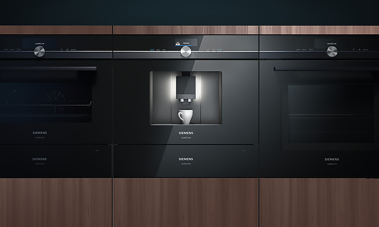 Das Design der Siemens studioLine Einbaugeräte für die Küche ist optimal aufeinander abgestimmt und passt zur Luxusküche.