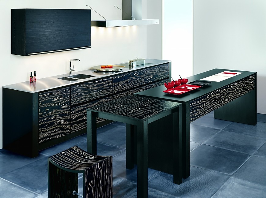 Grifflose Küchenzeile Quadre Cebran mit dunklem Holz