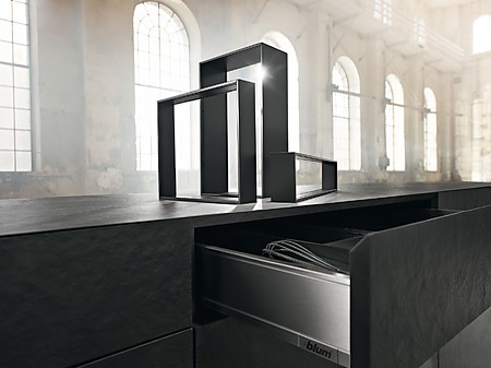 Blum AMBIA-LINE, das edle Einteilungssystem für das Küchen-Innenleben