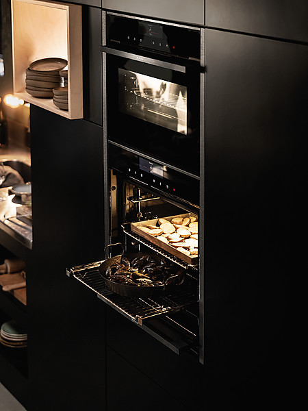 Küche mit praktischem Slide&Hide® Backofen