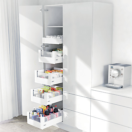 Küche mit Vorratsschrank SPACE TOWER von Blum