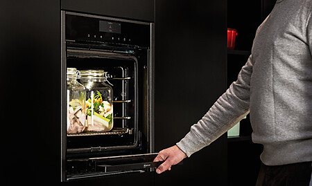 NEFF Dampfbackofen mit versenkbarer Slide&Hide Tür