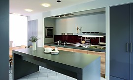 Moderne Materialmix-Küche mit Sitzlösung Zuordnung: Stil Moderne Küchen, Planungsart Küche mit Sitzgelegenheit