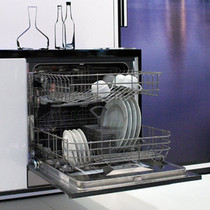 geschirrpuelmaschine-in-sideboard-oder-schwebender-kueche_2014Front