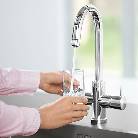 Karbonisiertes Wasser oder SPrudel direkt aus dem Wasserhahn - diesen Komfort bieten Sprudelarmaturen für die Küche.