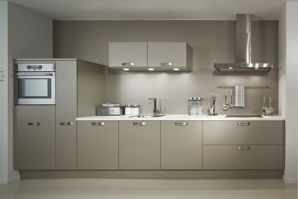 Küchenzeile in einer Nische geplant in einheitlichem mattem Farbton Zuordnung: Stil Moderne Küchen, Planungsart Küchenzeile