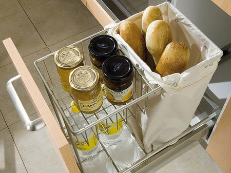 Wohin nur mit den Baguettes? Im Baguetteschrank können Sie Ihr Weißbrot stilecht aufbewahren.