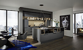 Zuordnung: Stil Design-Küchen, Planungsart Küche mit Sitzgelegenheit