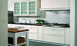 U-Küche mit Kassettenfronten Zuordnung: Stil Landhausküchen, Planungsart U-Form-Küche