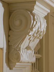 Landhausküchendetail: Schnitzerei