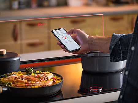 Ausfahrbarer Glas Dunstabzug mit roter LED-Beleuchtung