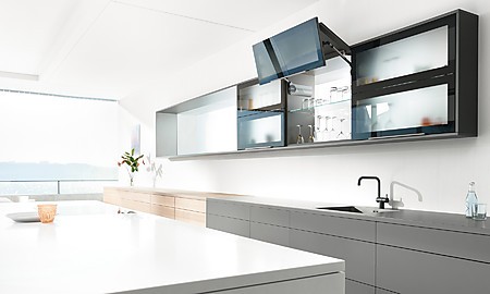 Blum AVENTOS HF: Hochfaltklappen für mehr Ergonomie in der Küche