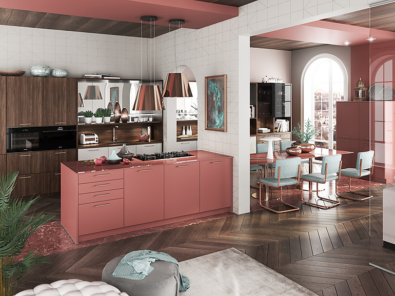 Seidenmatte Küche in Marsala Rot kombiniert mit Fronten in Holzoptik