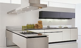 Edle L-Küche mit hochwertiger Ausstattung. Zuordnung: Stil Moderne Küchen, Planungsart Küchenzeile
