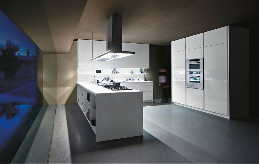 Family grifflose U-Küche in modernem Stil weiß glänzend