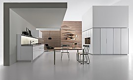 Stilvolle Küchenzeile in weißem Hochglanzlack. Zuordnung: Stil Design-Küchen, Planungsart Küchenzeile
