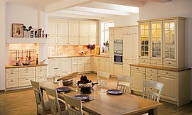 Geräumige Küche im Landhausstil Zuordnung: Stil Landhausküchen, Planungsart Küche mit Sitzgelegenheit