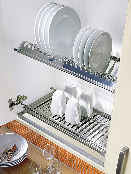 Oberschrank mit Abtropfgitter, zum Trocknen des Geschirrs. Dieser Schrank wird in der Regel über der Spüle eingeplant.
