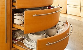 Detailsicht: Massivholzküche mit runder Kücheninsel Zuordnung: Stil Klassische Küchen, Planungsart Küche mit Küchen-Insel