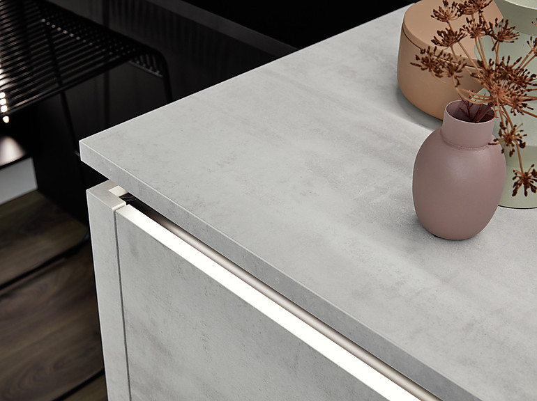 Küche mit Arbeitsplatte in Beton-Optik