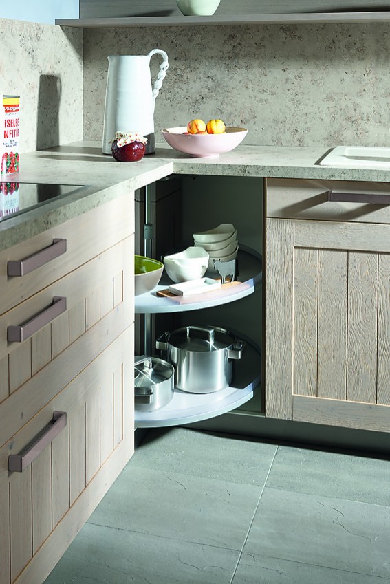 Landhausküche mit lemans karussell eckschrank
