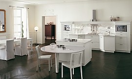 Klassische, offene Küche mit Sitzlösung Zuordnung: Stil Klassische Küchen, Planungsart Küchenzeile