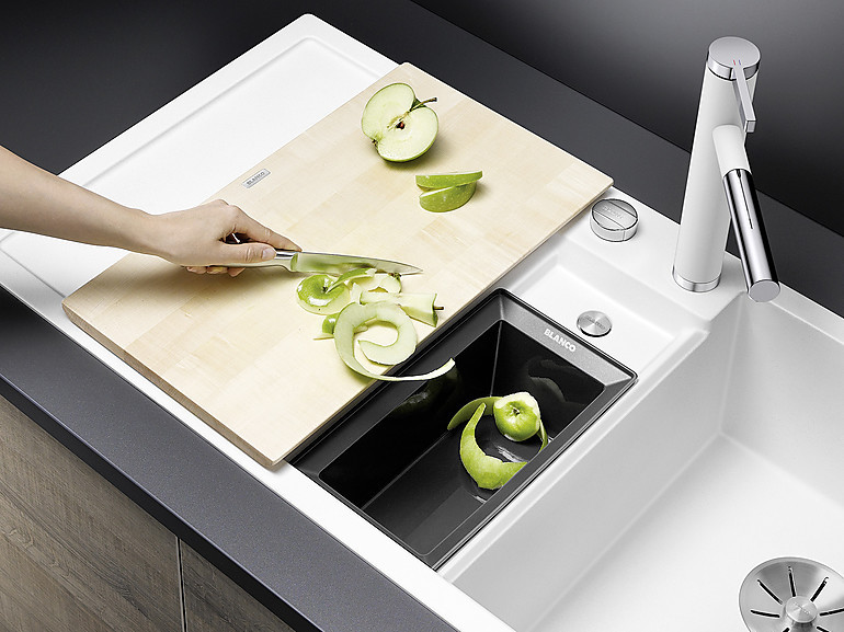 Multifunktionale Spüle mit Becken für Biomüll