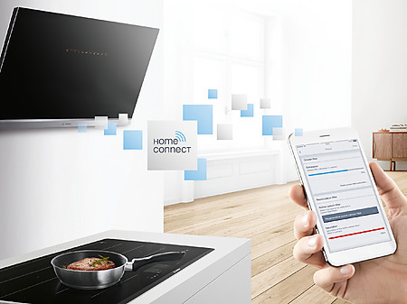 Mit dem Smartphone steuern Sie Kochfeld und Dunstabzug und somit die Luftqualität in der Küche.