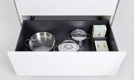 a-Box BLACK-LINE mit Funktionseinsatz ORGA-SET metallschwarz für Auszüge Zuordnung: Stil Moderne Küchen, Planungsart Detail Küchenplanung