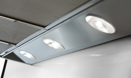 Dunstabzugshaube mit drei LED-Spots