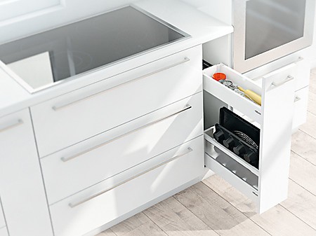 Schmaler Küchenschrank für zusätzlichen Stauraum