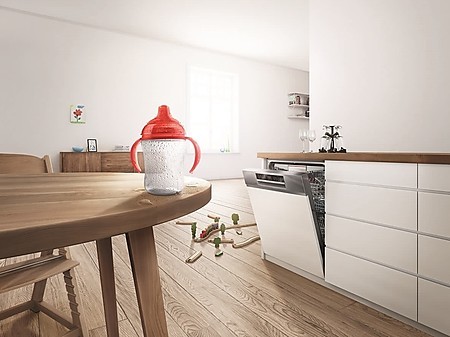 Ein Hygieneprogramm sorgt beim Geschirrspüler dafür, dass Babyfläschchen bei hohen Temperaturen desinfiziert und gleichzeitig gepflegt werden.