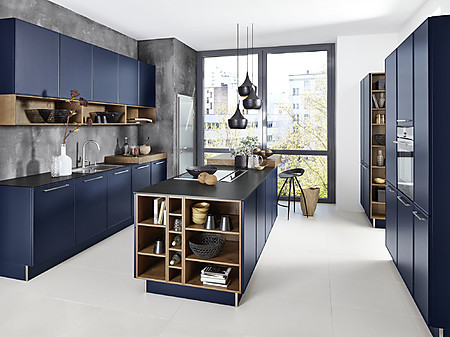 Blaue Küche in mattem Tiefblau
