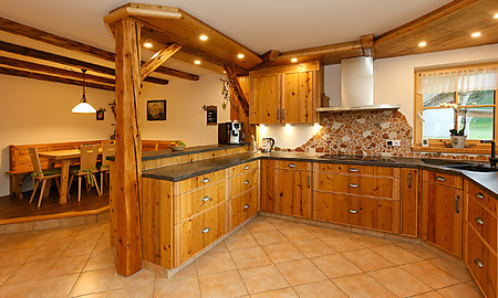 Landhausküche aus massivem Holz