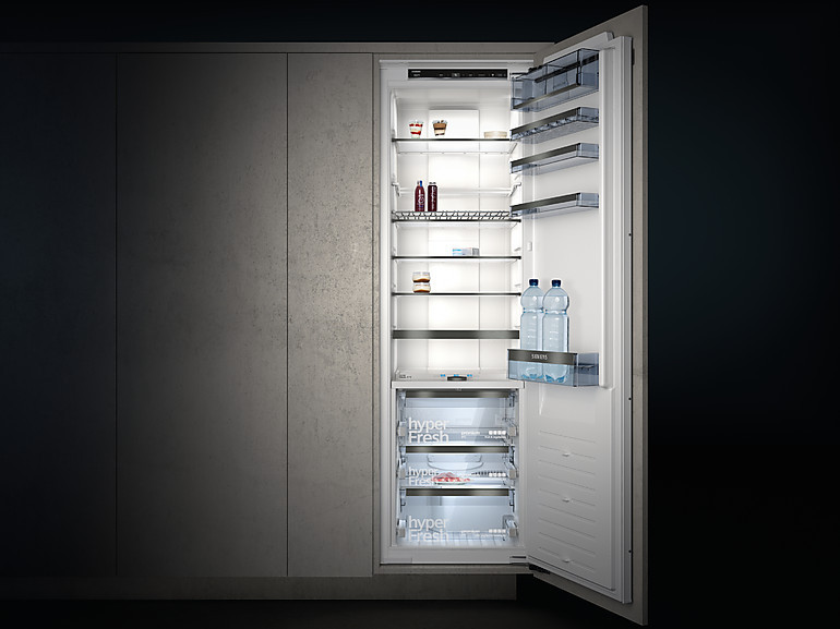 Die neuen Kühlgeräte und Gefriergeräte der Siemens studioLine sind noch effizienter und glänzen mit verbesserten Funktionen.