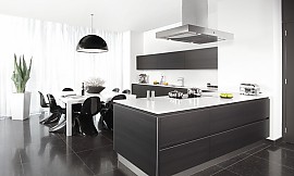 Moderne Küche mit weißen Kunststeinarbeitsplatten Zuordnung: Stil Moderne Küchen, Planungsart L-Form-Küche