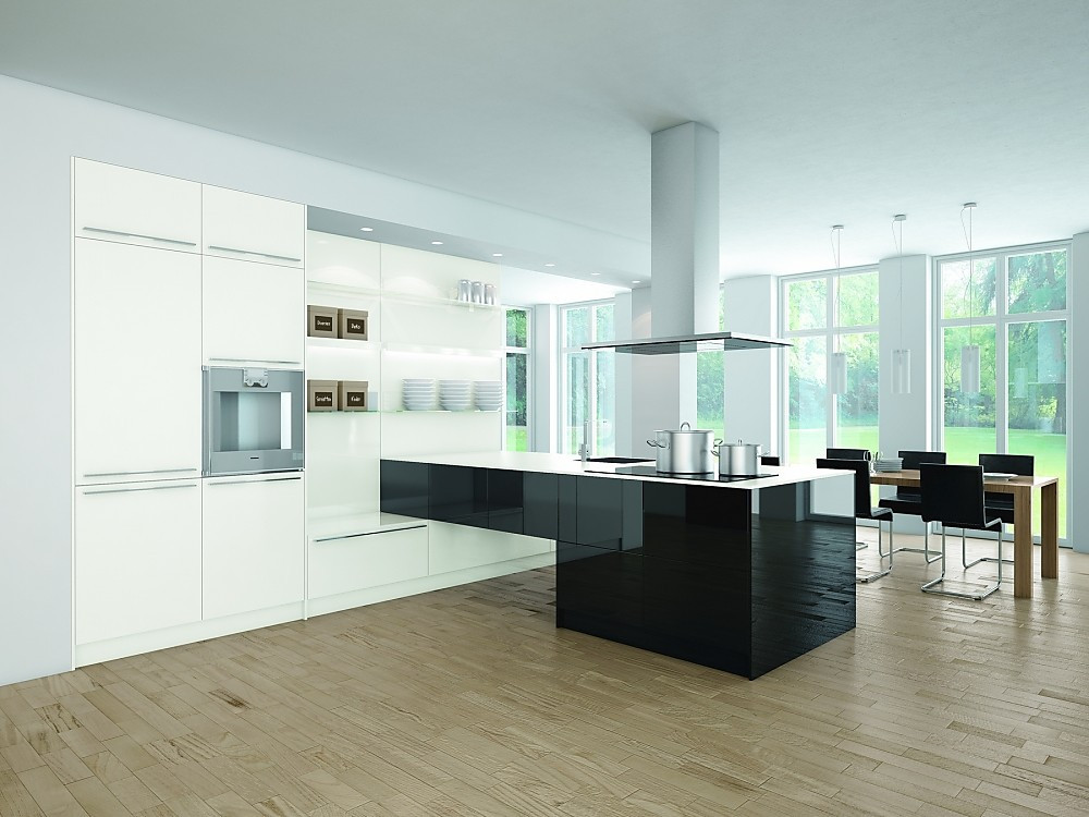 Offene Küche mit hochglanzlackierten Fronten und schwebenden Elementen Zuordnung: Stil Moderne Küchen, Planungsart Küchenzeile