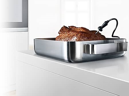 PerfectRoast von Bosch misst die Kerntemperatur Ihres Bratguts unvergleichlich genau und meldet die Ergebnisse direkt an den Backofen.