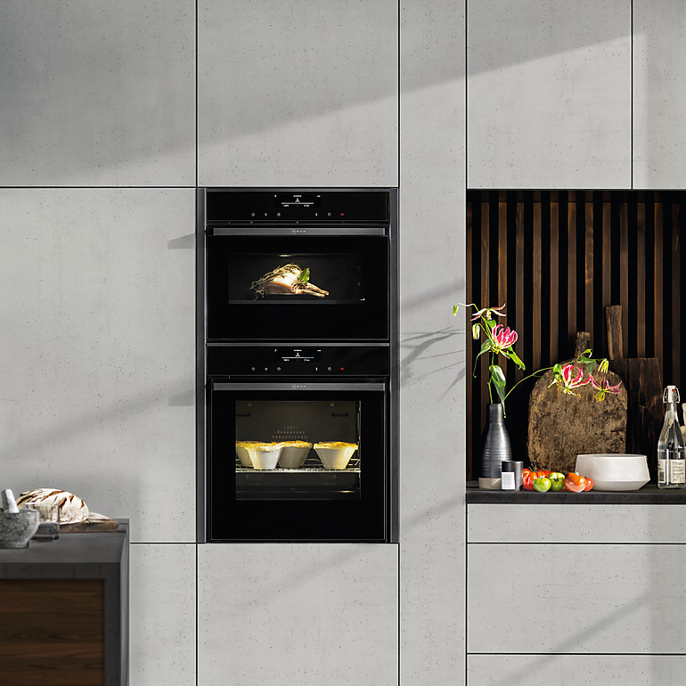 Neff Backofen in der grauen Farbe Graphite Grey