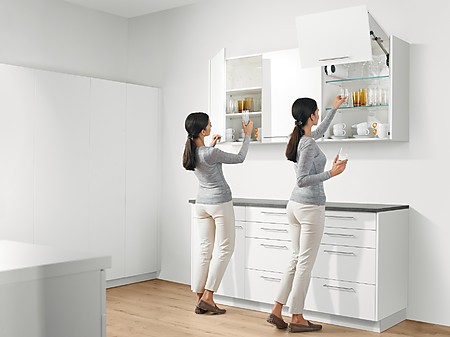 Ergonomische Küchenplanung: Hängeschränke mit Klappen